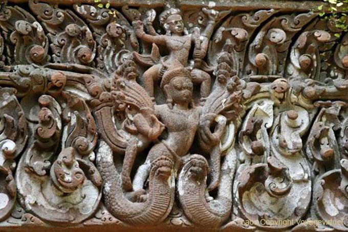 Viga mostrando Vishnu em Garuda, Wat Phou, Laos