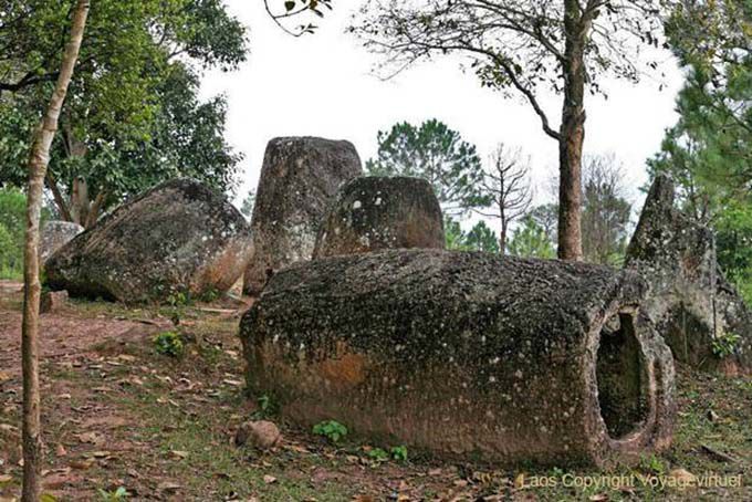 Blocos de rochas monolíticas, planície dos frascos Xieng Khouang, Laos