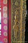 Decorativa Detalhe de uma porta do templo, Wat Mai, Luang Prabang, Laos.