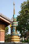 Pequeno stupa pintado, Wat Sene Soukharam, Luang Prabang, Laos.