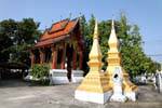 Fora do templo, Wat Sene Soukharam, Luang Prabang, Laos.