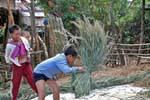 O trabalho infantil, Thai Dam, Xieng Khouang, Laos.