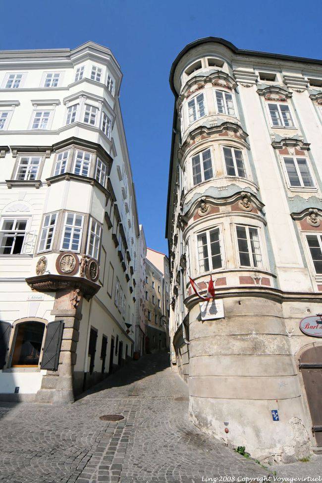 Altstadt, Hofgasse, arquitetura tradicional, Apothekerhaus, Linz - Áustria
