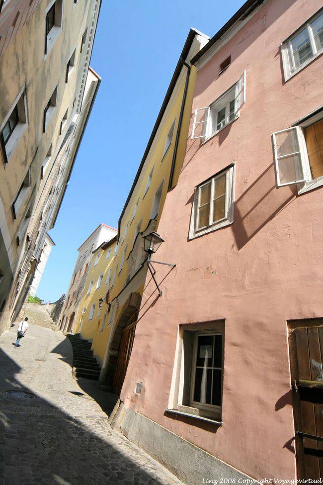 Altstadt, Hofgasse, pista subindo em direção ao castelo, Linz - Áustria