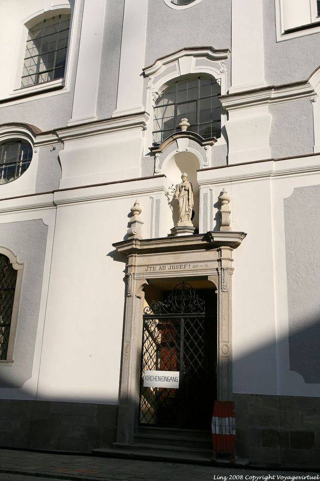 Entrada para a igreja, Klosterstrasse, Minoritenkirche, Linz - Áustria