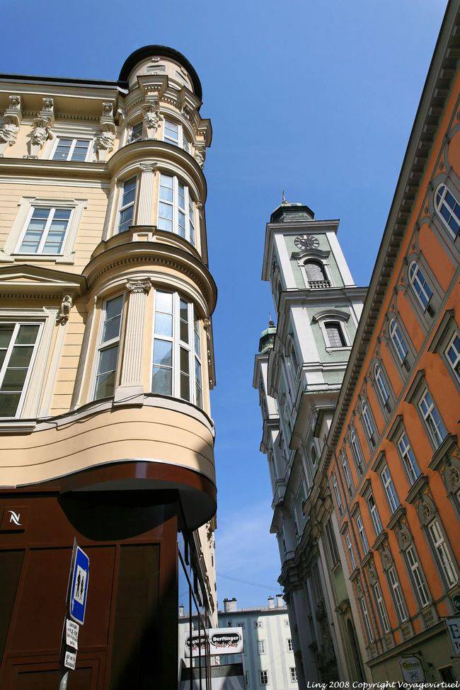 Domgasse, torre sineira vista de baixo, Linz - Áustria