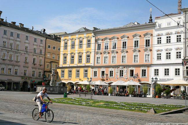Hauptplatz, edifícios e fonte, Linz - Áustria