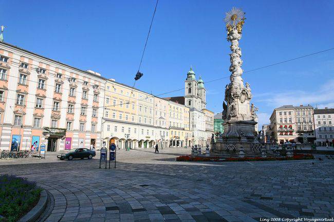 Hauptplatz, Dreifaltigkeitssaule, Alte Dom, Linz - Áustria