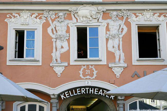 Hauptplatz, foco no Kellertheater, Linz - Áustria