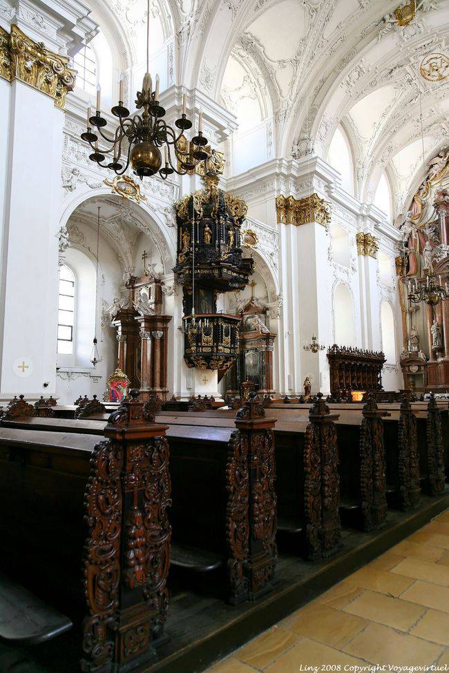 Ignatiuskirche, Alterdom, detalhes dos bancos, Linz - Áustria
