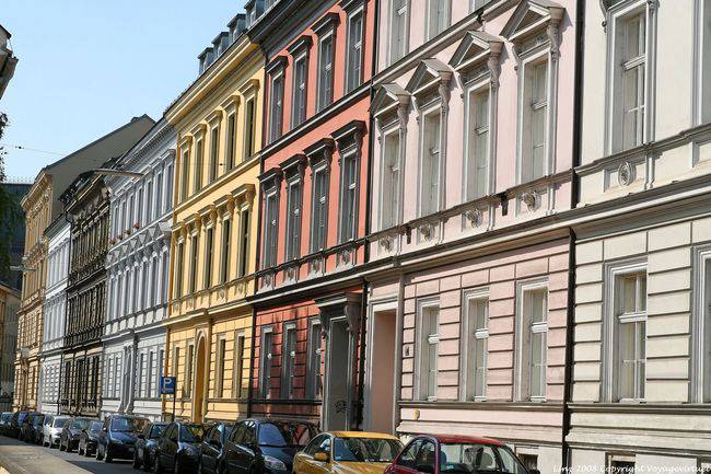 Klamm Strasse, harmonia de fachadas em cores suaves, Linz - Áustria