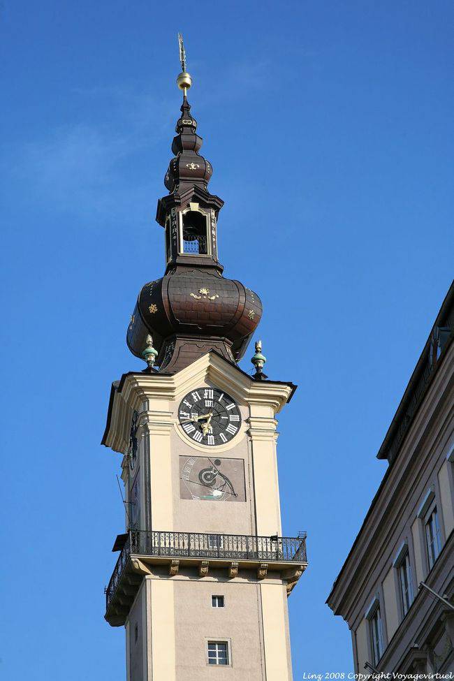 Landhaus, relógio, relógio de sol e pináculo, Linz - Áustria