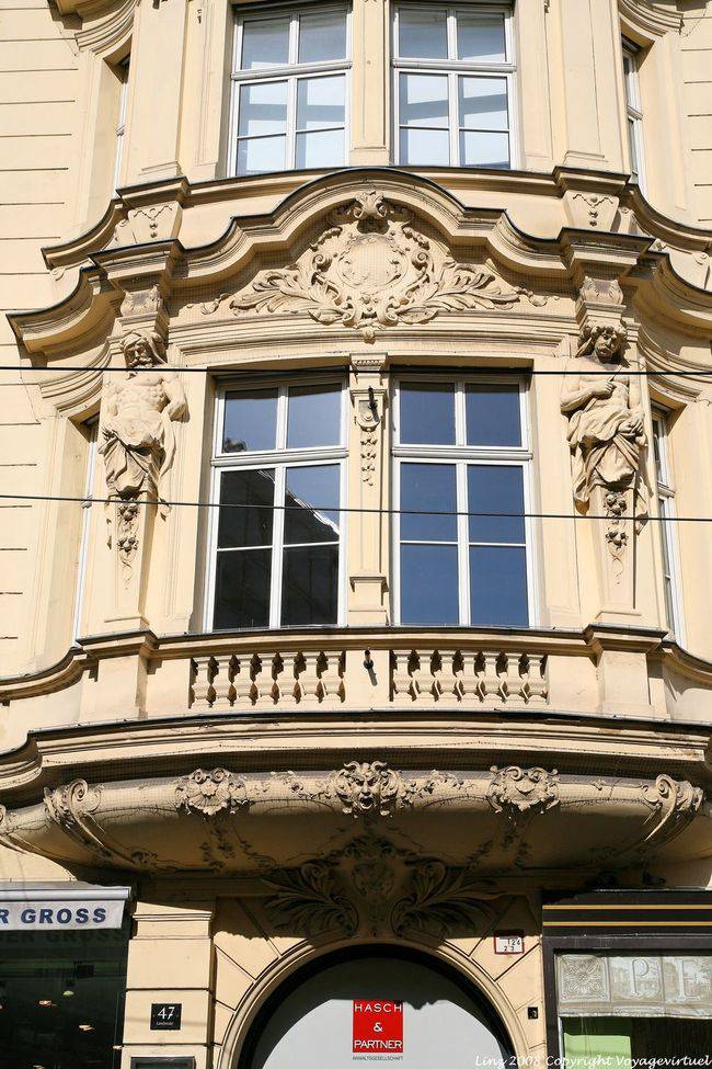 Landstrasse, fachada e esculturas, Hash e parceiro, Linz - Áustria