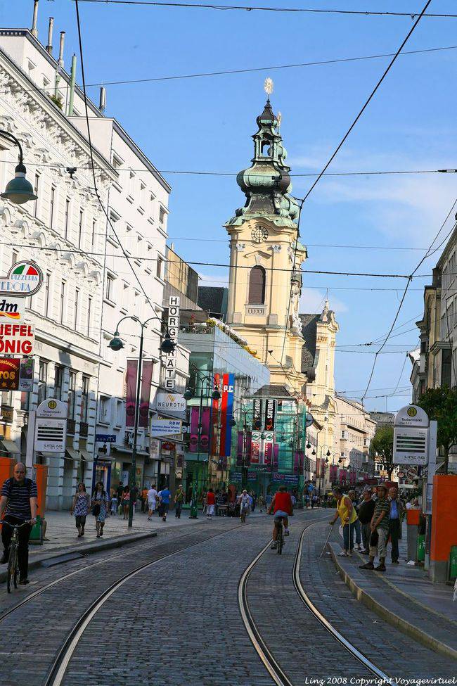 Landstrasse, Taubenmarkt, vista de uma parada de bonde, Linz - Áustria