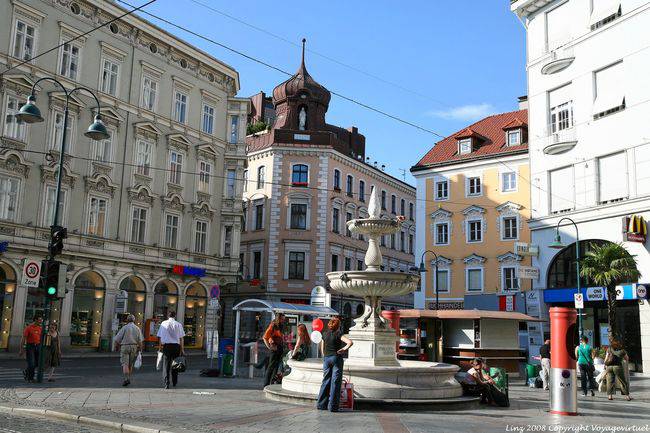 Landstrasse, Taubenmarkt, Sparkassen, praça e fonte, Linz - Áustria