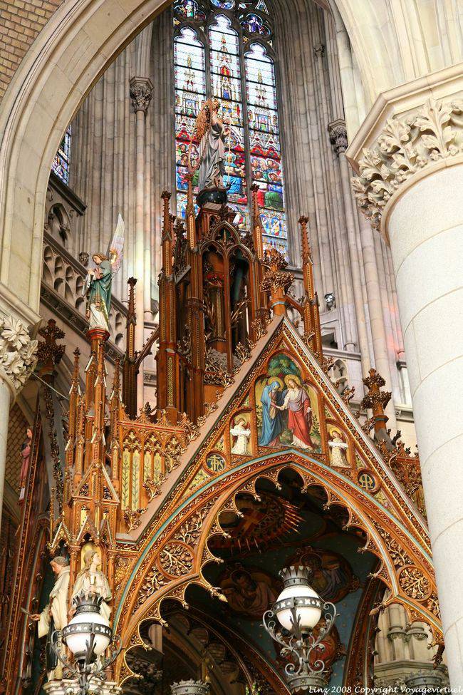 Neuer Dom, detalhe da riqueza arquitetônica de uma capela, Linz - Áustria