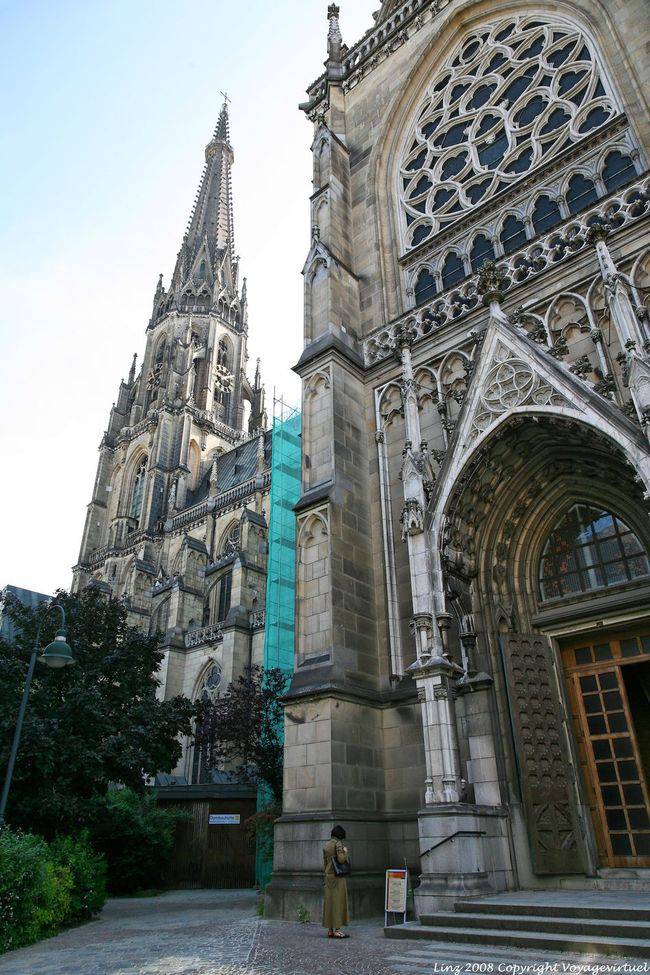 Neuer Dom, o pátio e a torre do sino, Linz - Áustria