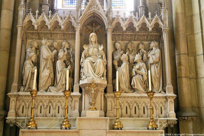 Neuer Dom, oração a Maria, escultura, Linz - Áustria