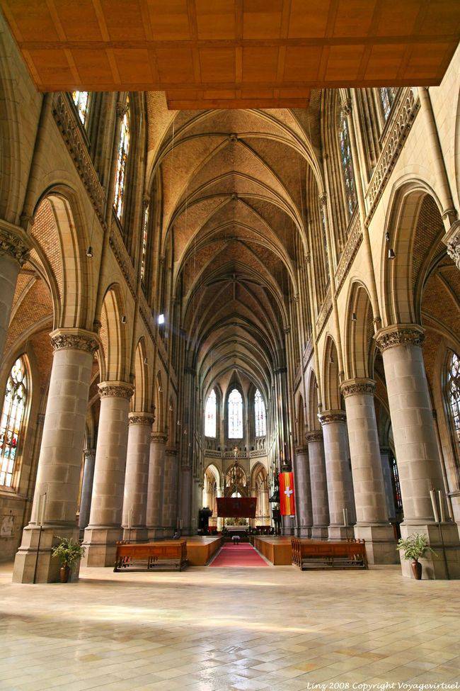 Neuer Dom, vista da nave desde a entrada, Linz - Áustria