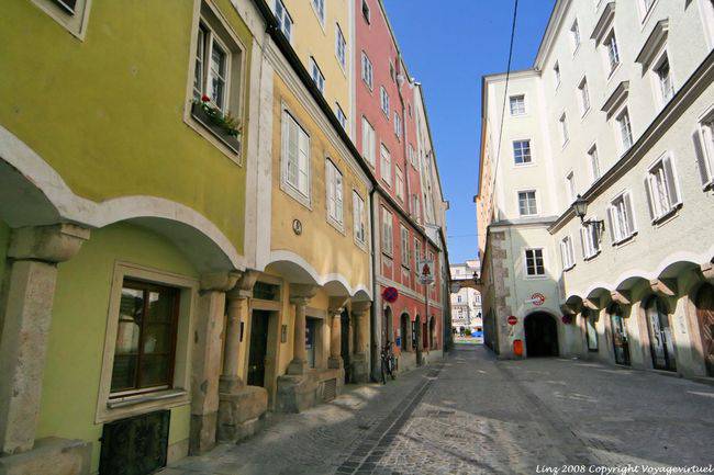 Pfarrgasse, arcadas antigas, Linz - Áustria