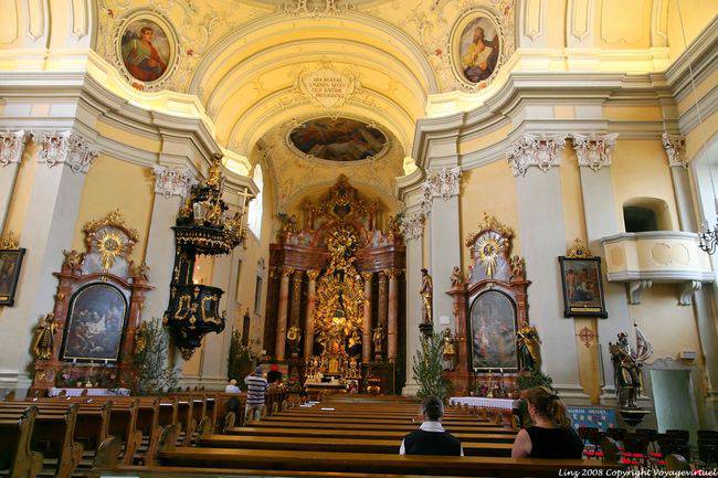 Postlingberg, a nave e o coro, Linz - Áustria