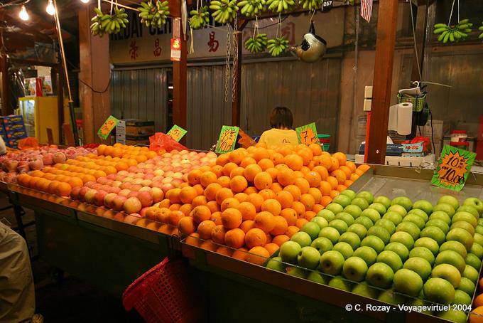 Barraca de frutas no mercado chinês, Kuala Lumpur - Malaysia