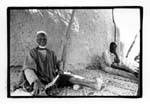 Latakaff, vieillard chantant en travaillant, Mali.