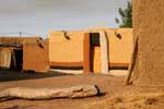 Simby, maisons peintes aux couleurs locales, Mali.