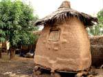 Grenier dans le village des potières vers Sokoura, Mali.