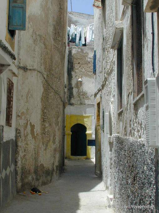 Em uma típica rua em Essaouira - Marrocos