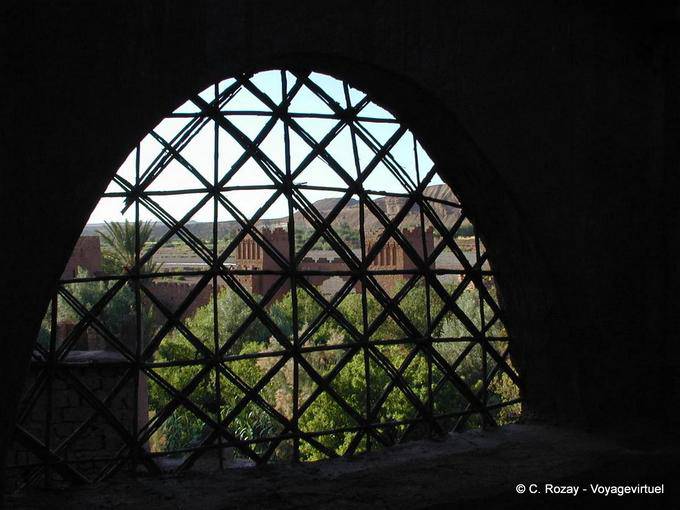 Ait Ben Haddou, restos de Douar ao lado do Ounila - Marrocos