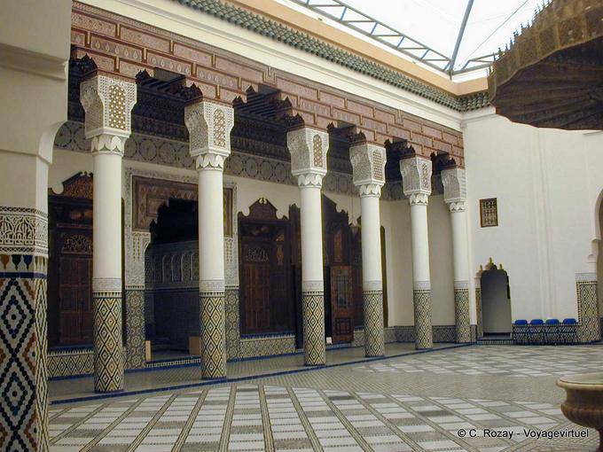 As colunas do pátio, Museu de Marrakech - Marrocos