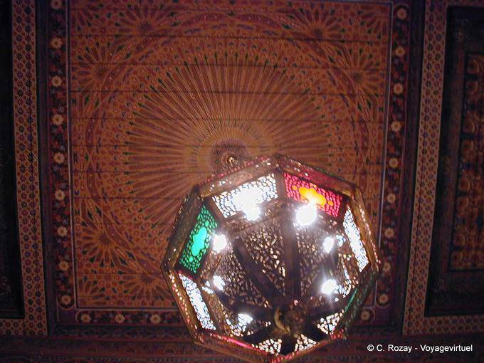 Teto de um quarto da Fundação Omar Benjelloun, Dar M'nebhi Palace, Marrakech - Marrocos