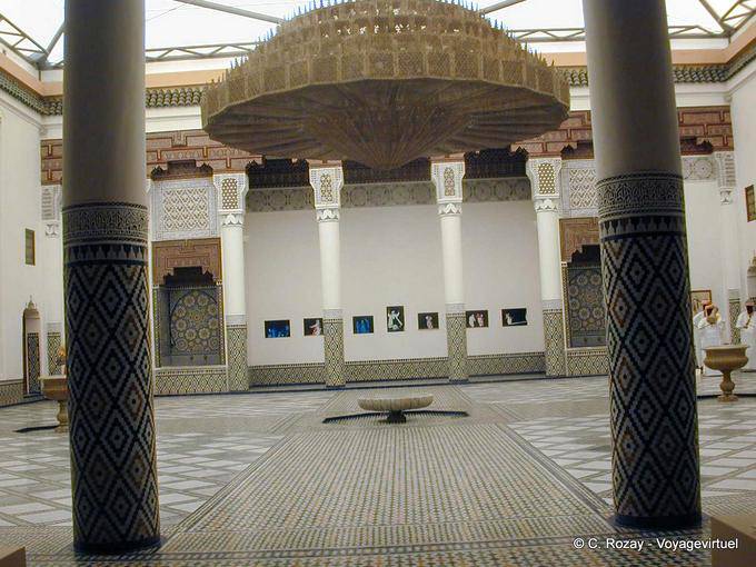 Magia da arquitectura mourisca, Museu de Marrakech, pátio - Marrocos