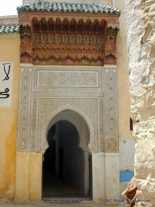Madeira talhada e pintada de estuque, Meknes - Marrocos