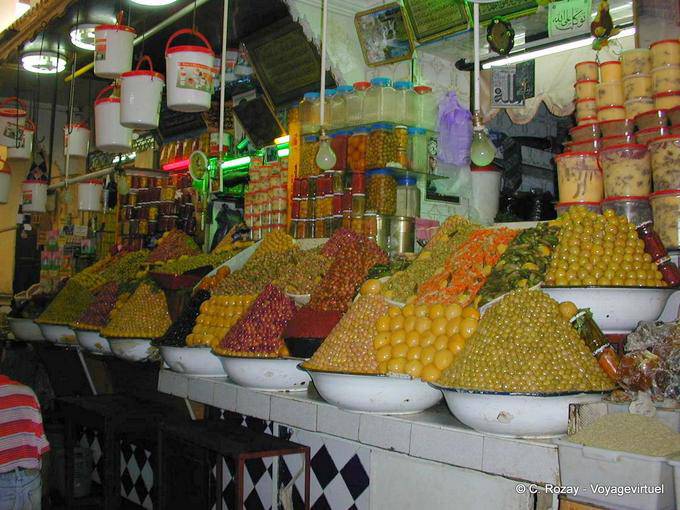 Meknes, victuals pirâmides no local mercado Lalla Aouda - Marrocos