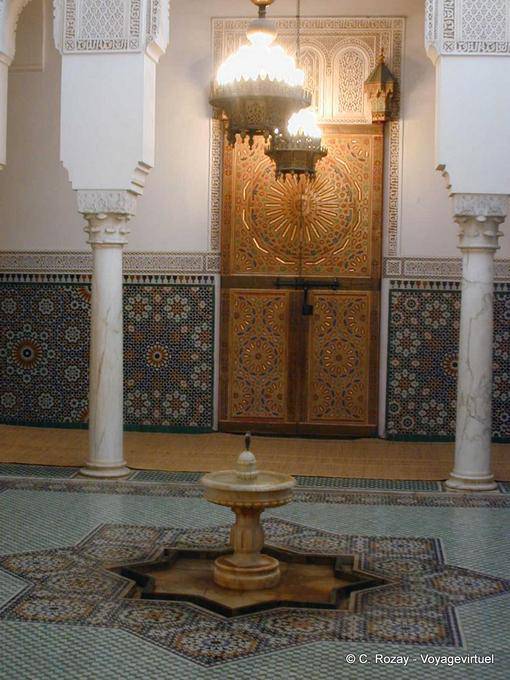 Mausoléu de Moulay Ismail, fonte interna, Meknes - Marrocos