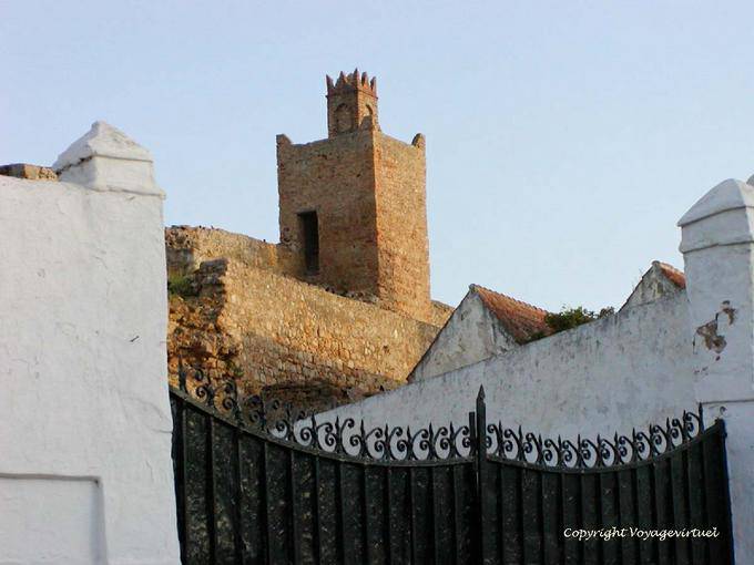 Torre de vigia velha nas muralhas, Asilah - Marrocos