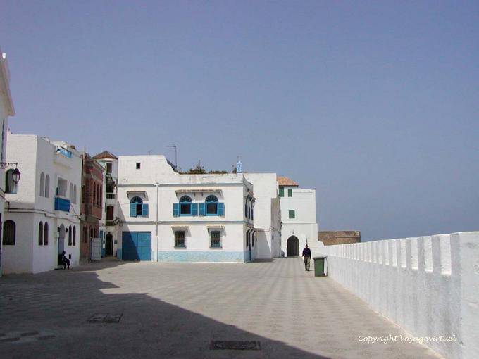 Ameias e da praça, a orla em direção ao Palácio Raissoni, Asilah - Marrocos