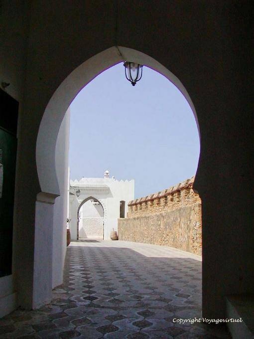 Andar sobre as paredes da medina, Asilah - Marrocos