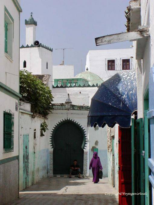 Medina e minarete barricadas, mesquita Zegouri, Asilah - Marrocos