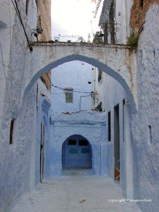Chefchaouen, arco rua em direção Bab el Souk - Marrocos