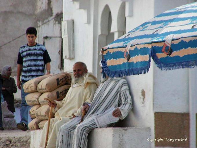 À espera de idade, Rif Chefchaouen - Marrocos