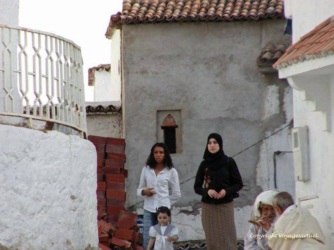 Gerações coexistir, Chefchaouen - Marrocos