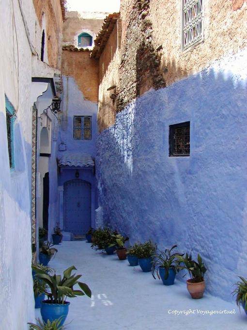 Rua vasos de plantas, Chefchaouen - Marrocos