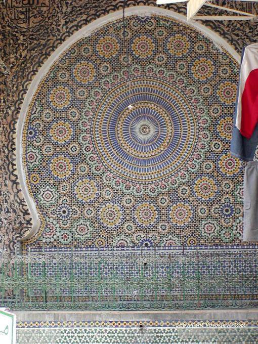 Zelliges uma fonte close-up, Fes - Marrocos