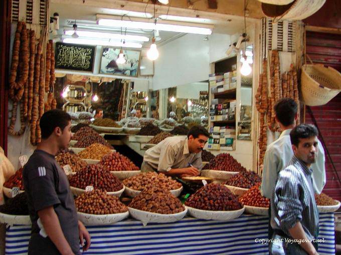 O Mercador de figos e tâmaras no souk, Fes - Marrocos