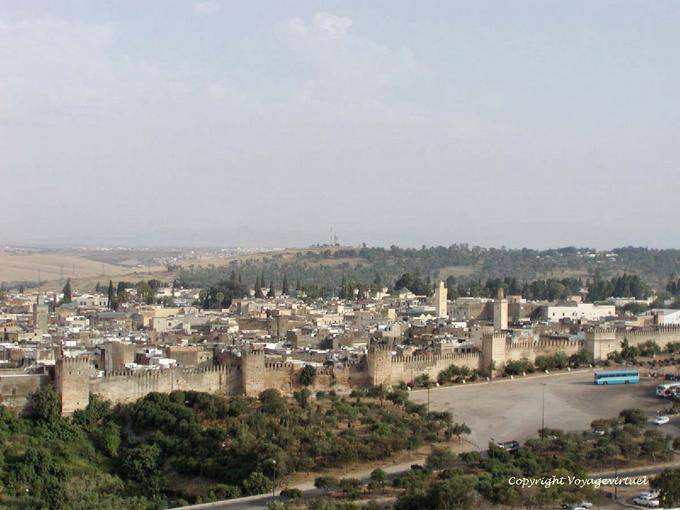 As paredes Fez visto a partir da vizinhança de Borj Nord - Marrocos