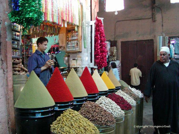 Etal tempero típico da Place des Ferblantiers, Marrakech - Marrocos