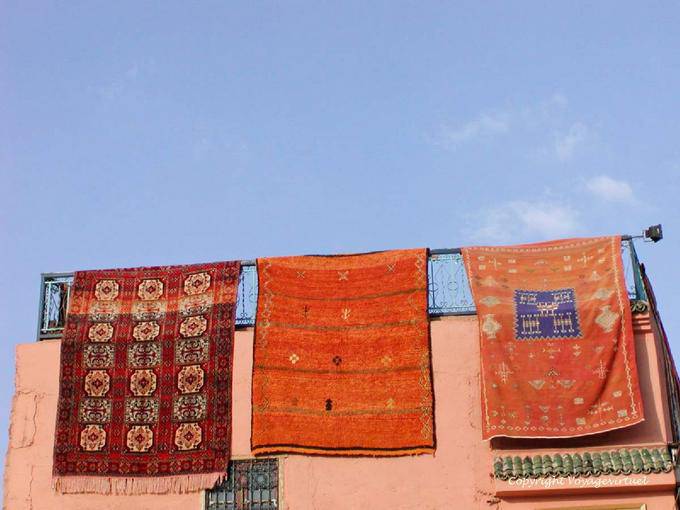 Apresentações do tapete no fundo do céu, Jemaa el Fna, Marrakech - Marrocos